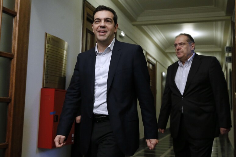 Il neo premier greco Alexis Tsipras arriva in Parlamento per il primo consiglio dei ministri del suo governo © ANSA/AP