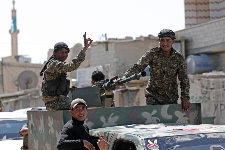 Combattenti delle milizie curdo-siriane Ypg -     RIPRODUZIONE RISERVATA