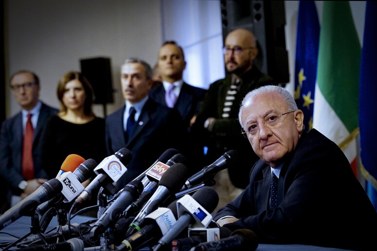 La conferenza stampa del governatore della Campania De Luca - RIPRODUZIONE RISERVATA