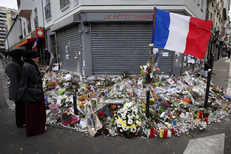 Parigi sotto attacco © ANSA/EPA