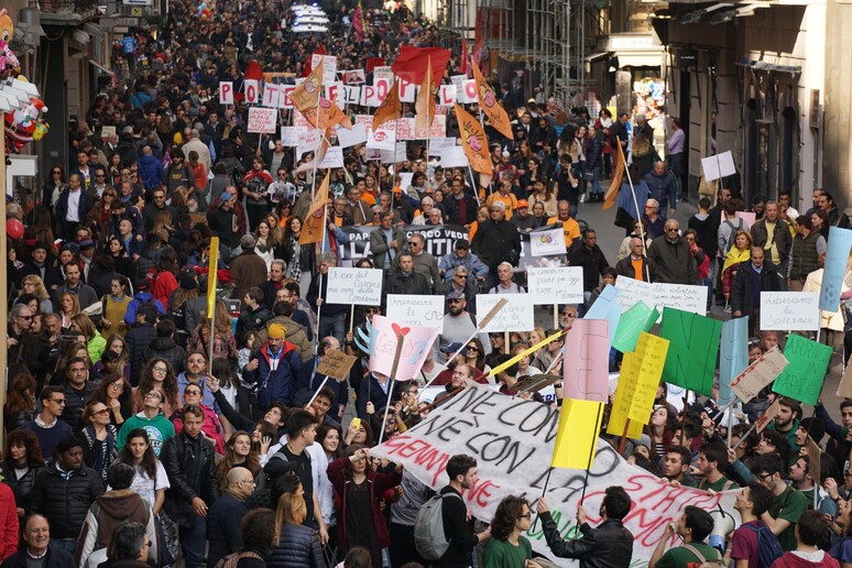 Camorra:  'Un popolo in cammino ', 700 in corteo a Napoli - RIPRODUZIONE RISERVATA