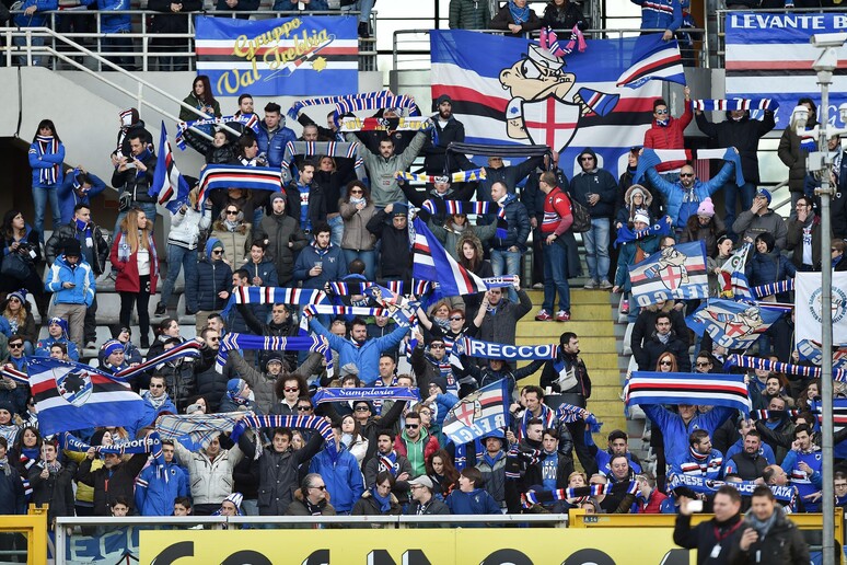 Calcio: tifosi Sampdoria - RIPRODUZIONE RISERVATA
