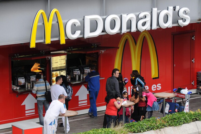McDonald 's cambia ingredienti menù, addio pollo antibiotici © ANSA/EPA