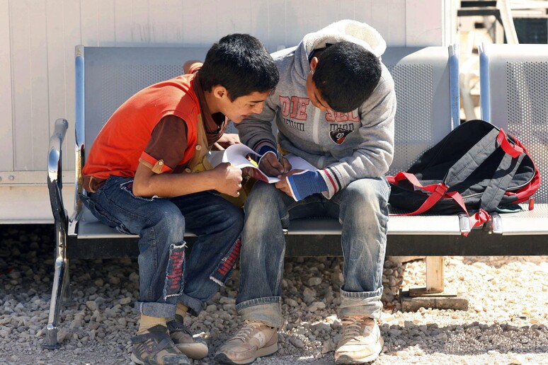 Giovani profughi siriani -     RIPRODUZIONE RISERVATA