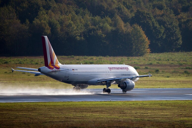 Un Airbus A320 della compagnia tedesca Germanwings © ANSA/EPA