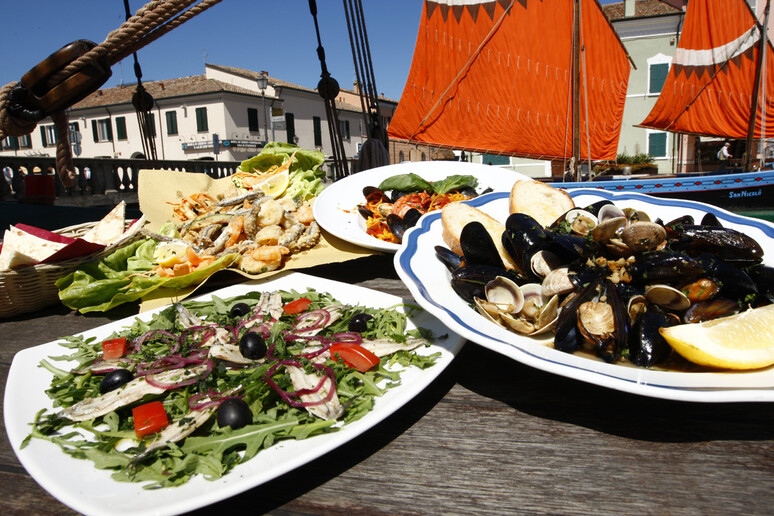 Al via pesce in menu per 2 italiani su 3, +10% - RIPRODUZIONE RISERVATA