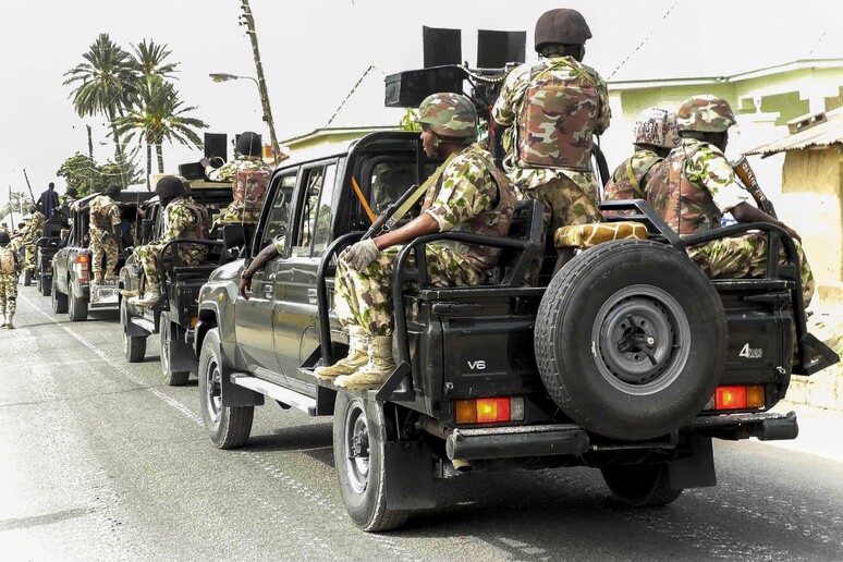 Militari nigeriani in azione contro Boko Haram - RIPRODUZIONE RISERVATA