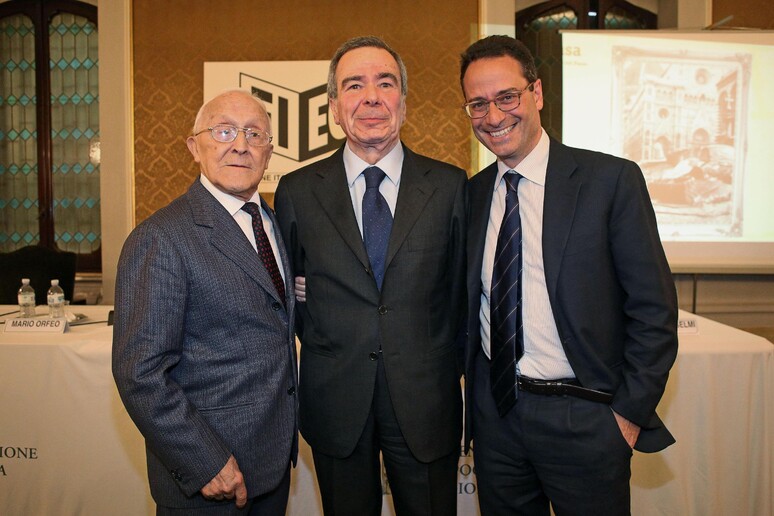 L 'ex direttore Ansa Sergio Lepri, il presidente dell 'Ansa Giulio Anselmi e il  direttore Luigi Contu - RIPRODUZIONE RISERVATA