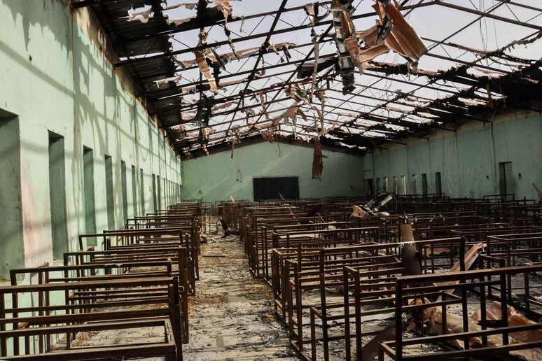 Una scuola bruciata da Boko Haram nel 2015 © ANSA/EPA