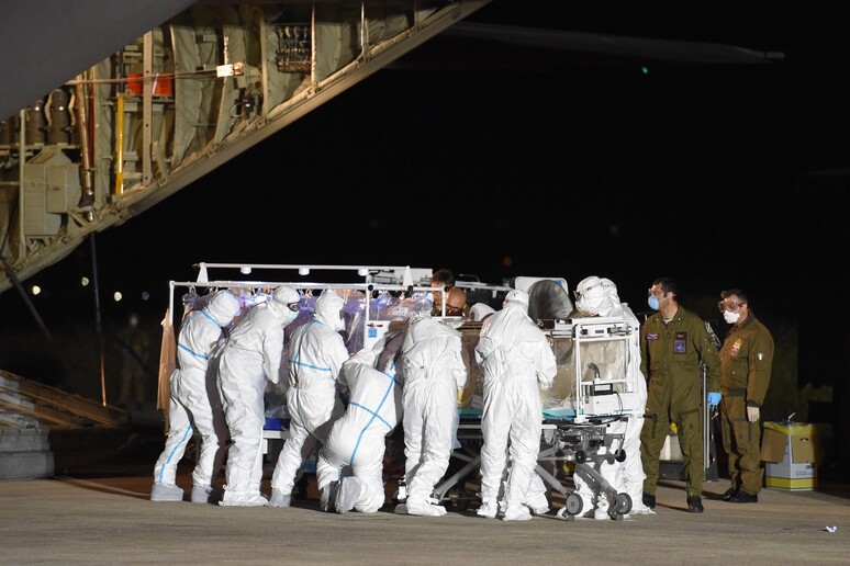 Italian nurse infected with Ebola arrives in Rome © ANSA/EPA