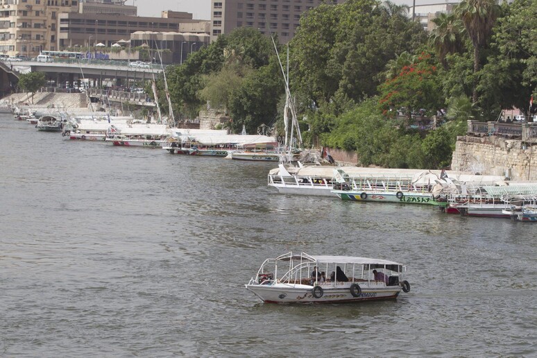 Una barca tra le sponde del Nilo -     RIPRODUZIONE RISERVATA