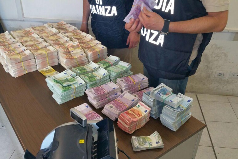 Ndrangheta importava cocaina dal Sudamerica, otto arresti - RIPRODUZIONE RISERVATA