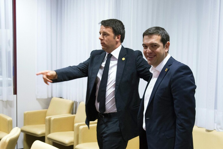 Matteo Renzi e Alexis Tsipras ( foto archivio) - RIPRODUZIONE RISERVATA