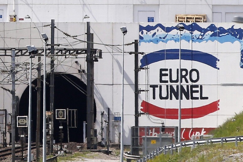 La linea ferroviaria dell 'Eurotunnel. Immagine d 'archivio © ANSA/EPA