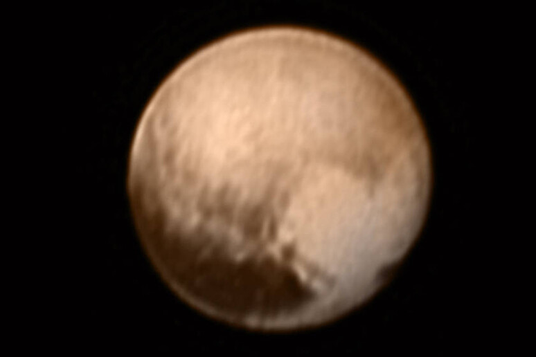 Il primo piano di Plutone inviato a Terra dalla sonda New Horizons (fonte: NASA-JHUAPL-SWRI) - RIPRODUZIONE RISERVATA