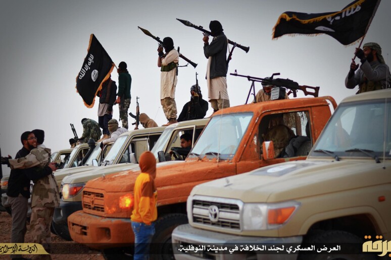 Parata dell 'Isis vicino a Sirte, Libia -     RIPRODUZIONE RISERVATA