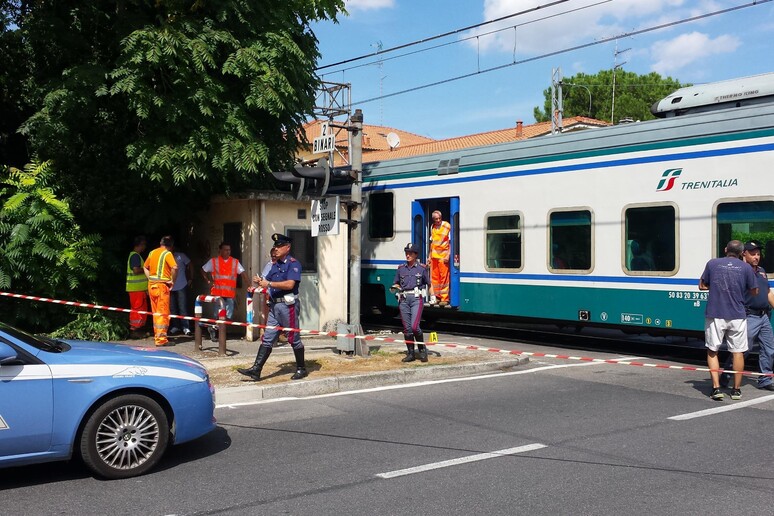 Urtata da treno a passaggio a livello, muore donna a Ravenna Vicino alla stazione, avvicinata troppo al binario - RIPRODUZIONE RISERVATA