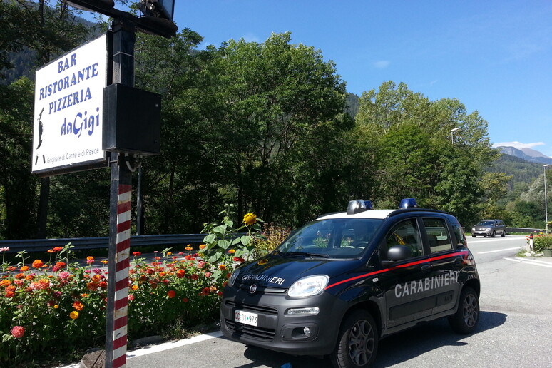 La Salle (Aosta), i carabinieri dove ?? stata travolta e uccisa da un 'auto pirata una donna ungherese - RIPRODUZIONE RISERVATA