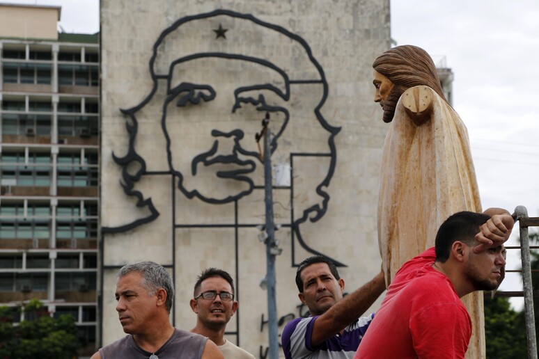 Il  'Che ' e il Papa, 2 argentini nella storia di Cuba © ANSA/AP