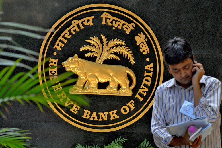 India: banca centrale taglia tassi più del previsto a 6,75% - RIPRODUZIONE RISERVATA