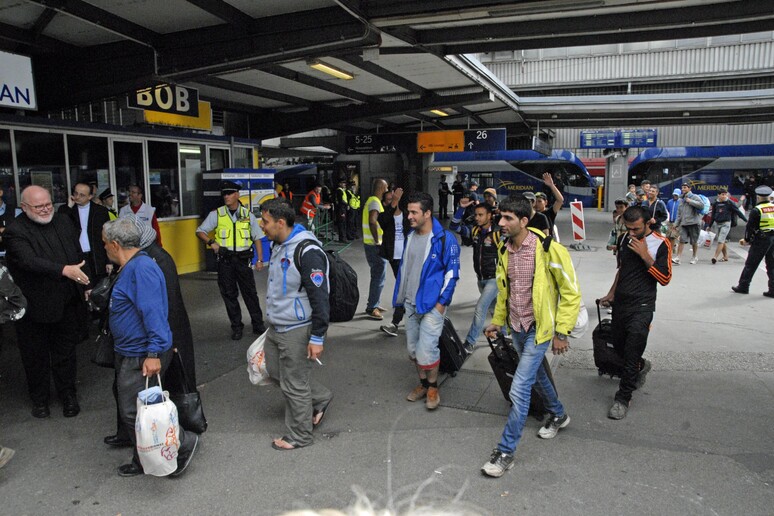 Treno con oltre 500 migranti arrivato a Monaco (archivio) - RIPRODUZIONE RISERVATA