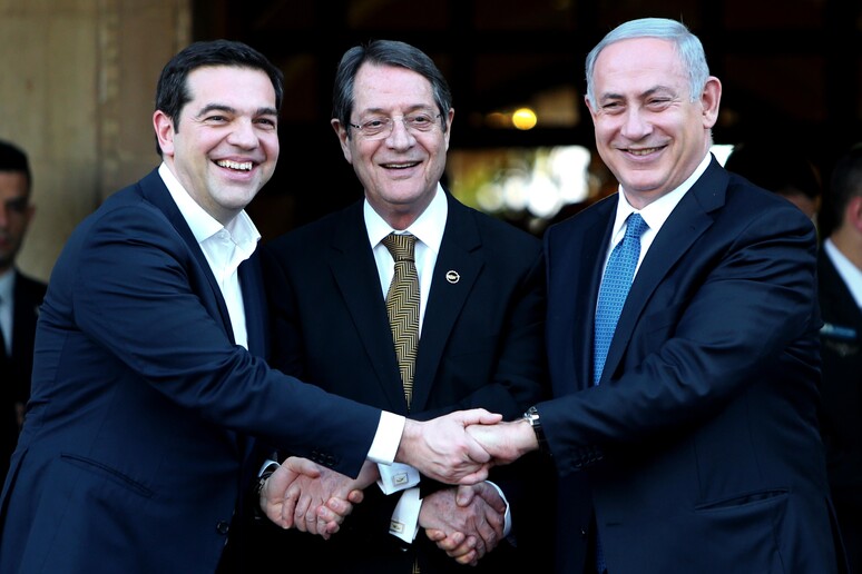 Nicos Anastasides, Alexis Tsipras, Benjamin Netanyahu © ANSA/AP