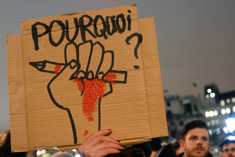 Una manifestazione dopo la strage al giornale satirico Charlie Hebdo © ANSA/EPA