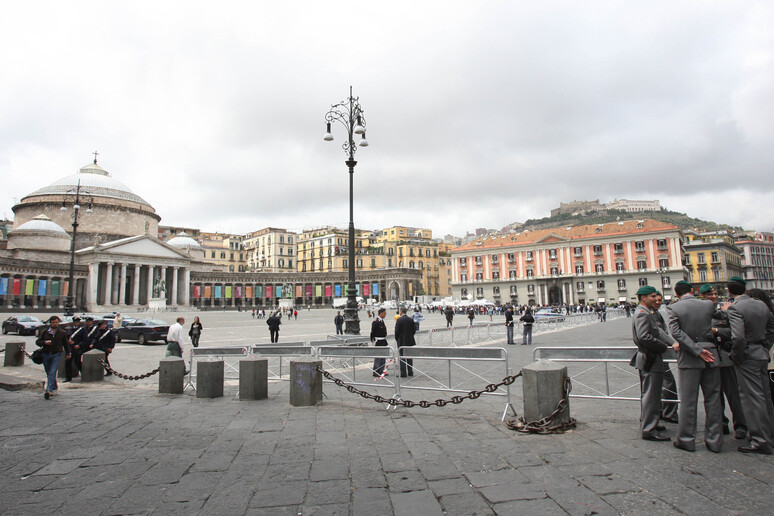 Piazza del Plebiscito a Napoli - RIPRODUZIONE RISERVATA