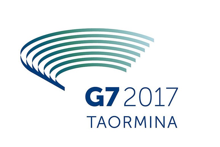 Renzi svela logo G7, sagoma anfiteatro su scritta  'Taormina ' - RIPRODUZIONE RISERVATA