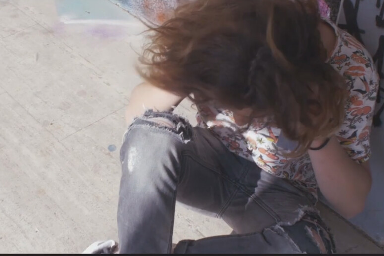 Un frame tratto dal trailer del corto sul bullismo  'Vorrei essere Belen ' - RIPRODUZIONE RISERVATA