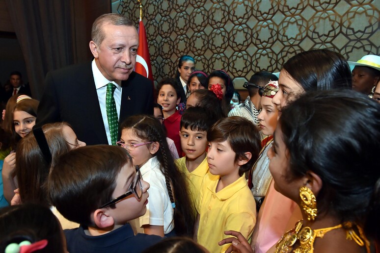 Ok a spose bambine, in Turchia è rivolta contro il partito di Erdogan © ANSA/EPA