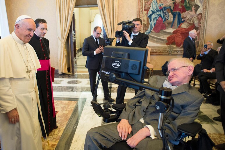 Stephen Hawking era a Roma per convegno in Vaticano - RIPRODUZIONE RISERVATA