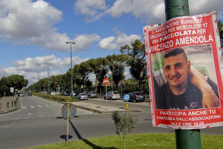 Scomparso da giorni a Napoli, trovato morto 18enne scomparso - RIPRODUZIONE RISERVATA