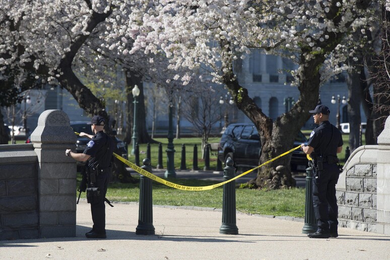 Usa: pacchi sospetti vicino Capitol Hill, ma nessun lockdown © ANSA/EPA