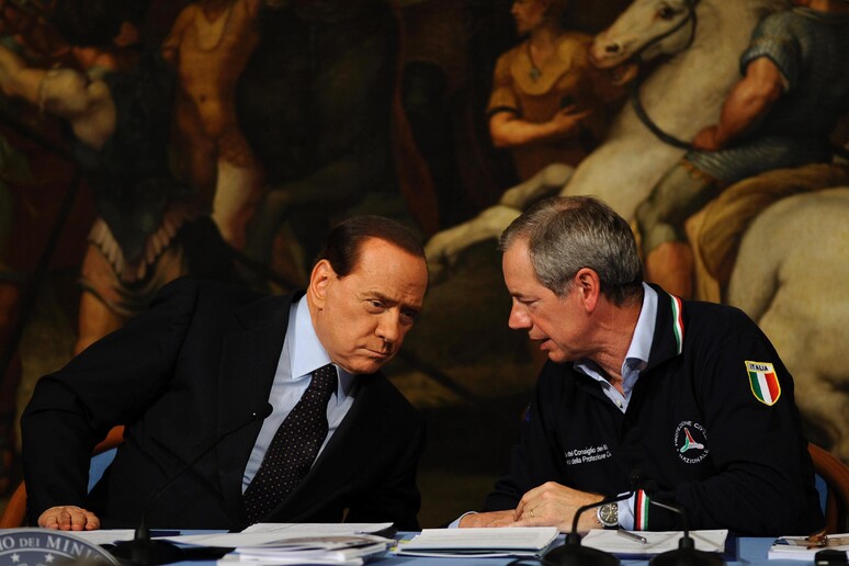 Silvio Berlusconi e Guido Bertolaso - RIPRODUZIONE RISERVATA