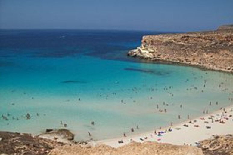 La spiaggia dei Conigli a Lampedusa -     RIPRODUZIONE RISERVATA