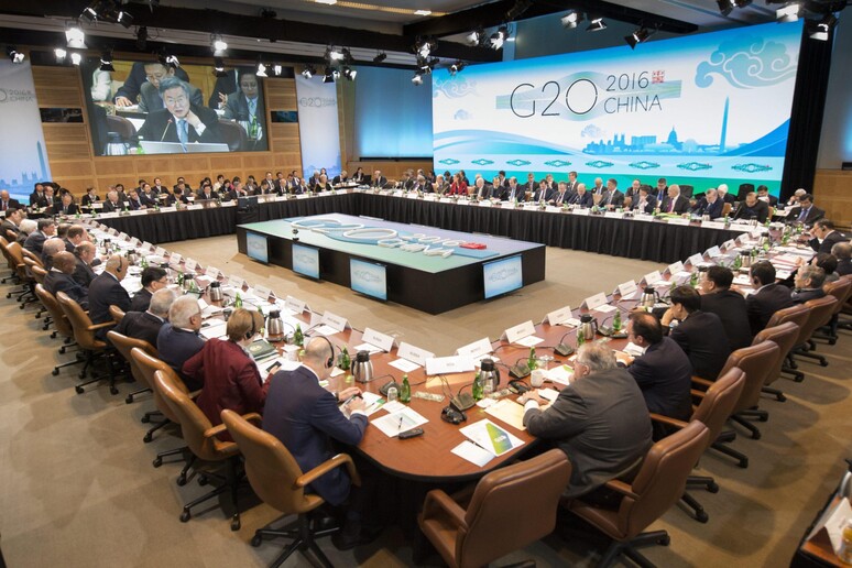 Il grande tavolo del G20 (foto d 'archivio) - RIPRODUZIONE RISERVATA