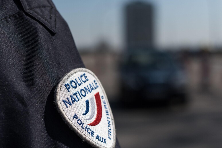 Un poliziotto francese - RIPRODUZIONE RISERVATA