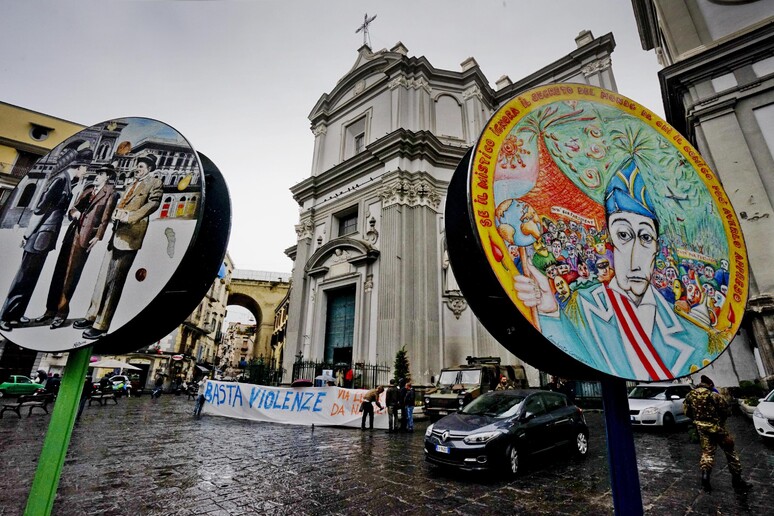 Una manifestazione contro la violenza nel rione Sanita ', Napoli, in una foto di archivio del 2016 - RIPRODUZIONE RISERVATA