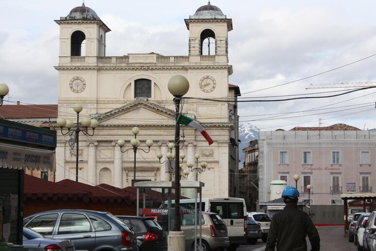 L 'Aquila Piazza Duomo in una foto diffusa il 3 aprile 2015 - RIPRODUZIONE RISERVATA