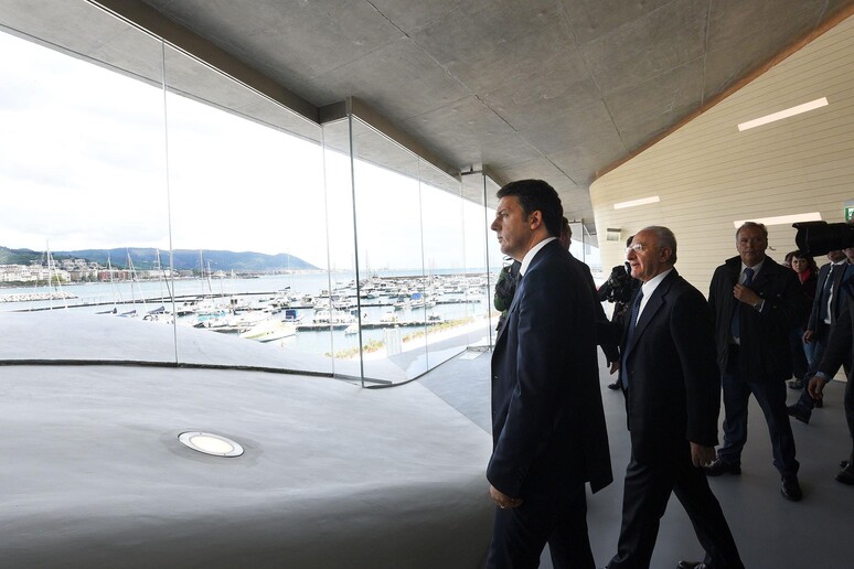 Il premier Matteo Renzi visita la Stazione marittima di Salerno firmata Zaha Hadid -     RIPRODUZIONE RISERVATA