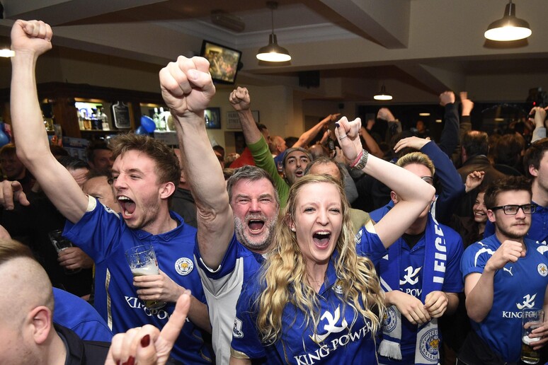 Festeggiamenti per la vittoria del Leicester © ANSA/EPA