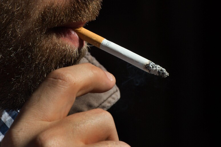 Fumo di  'terza mano ' può aumentare rischio cancro polmoni © ANSA/EPA