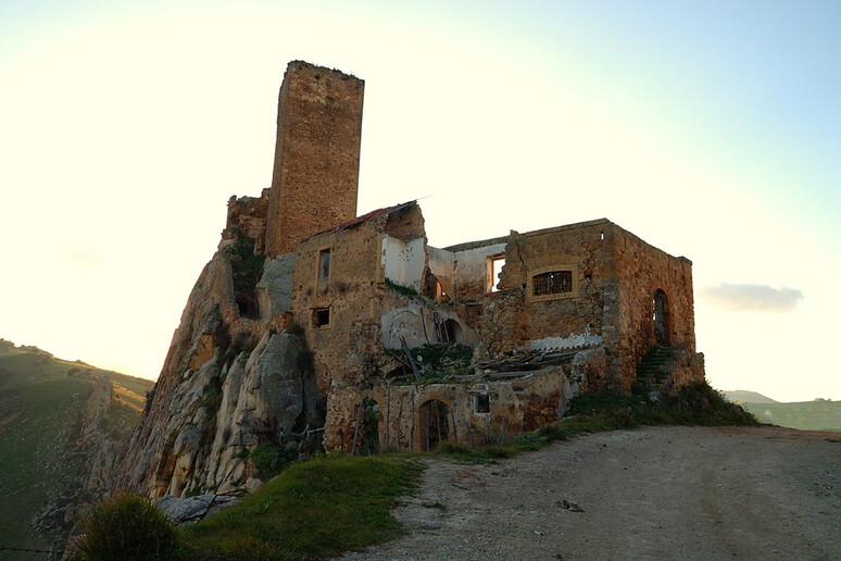 Il castello dei Gresti, in territorio di Aidone in Sicilia -     RIPRODUZIONE RISERVATA