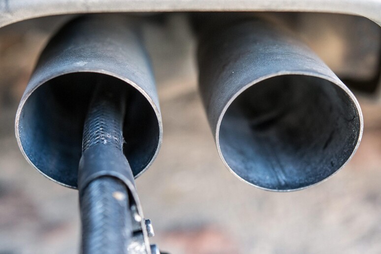 Guardian, Ue alzerà limiti emissioni motori benzina - RIPRODUZIONE RISERVATA
