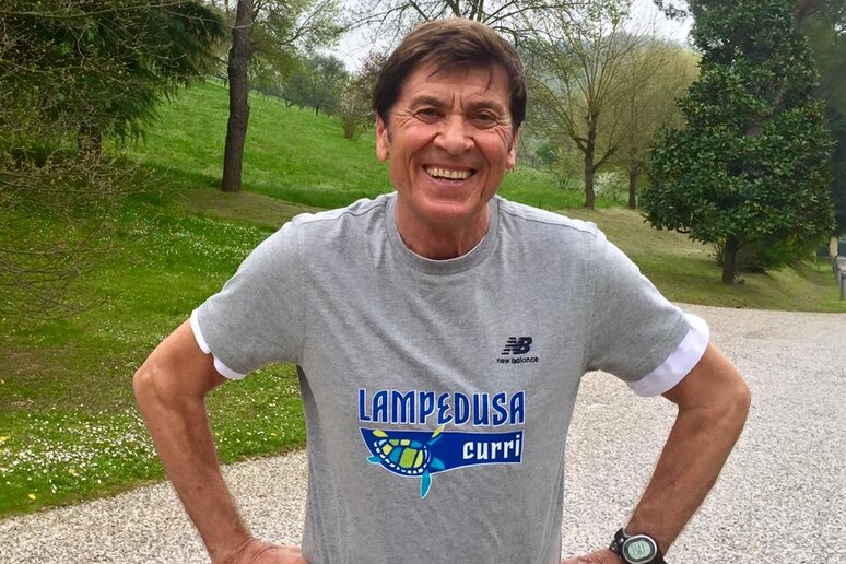 Gianni Morandi a  'Lampedusa Curri ' - RIPRODUZIONE RISERVATA