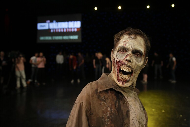 Joe Giles, attore che interpreta uno zombie in  'The Walking Dead ' © ANSA/AP
