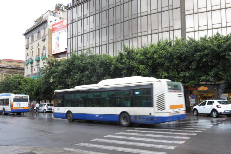 Bus a Palermo - RIPRODUZIONE RISERVATA