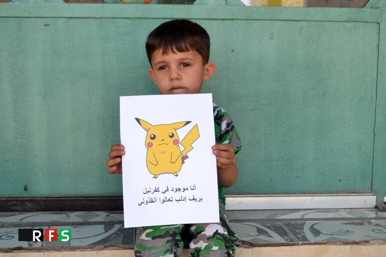 Un 'immagine della campagna con cui attivisti siriani che cercano di attirare l 'attenzione sul dramma dei bambini intrappolati in aree di guerra - RIPRODUZIONE RISERVATA