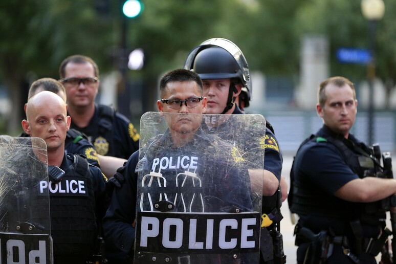 Usa: spari su agenti in Arkansas, due colpiti © ANSA/AP